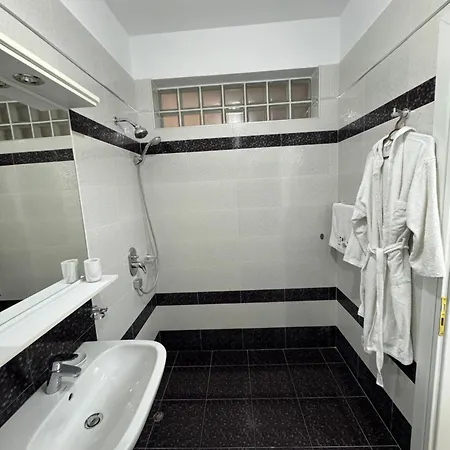 Vlora Apartments 아파트 *